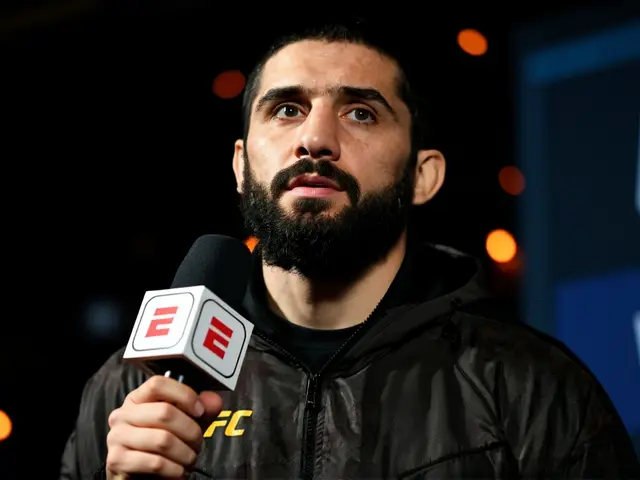 Makhachev: Topuria's 'Crazy' Purse Killed White House Fight
